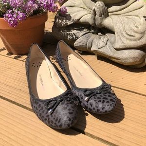 Like new Isaac Mizrahi Live Flats